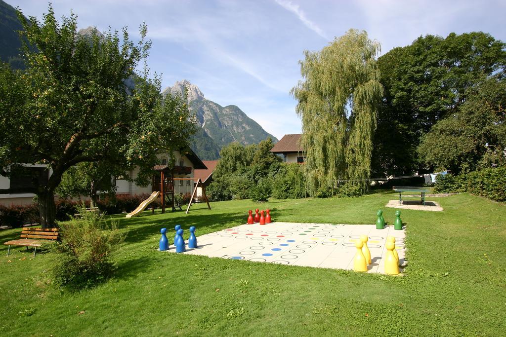 Nikolsdorf Spiele- Und Buchhotel Tschitscher מראה חיצוני תמונה