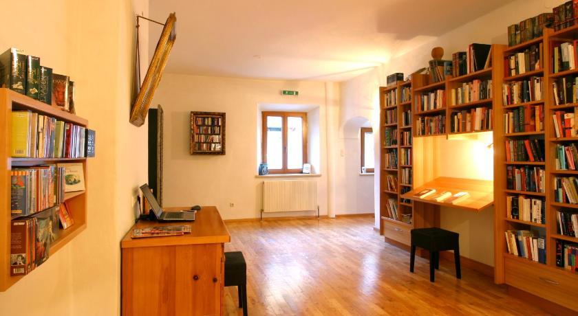Nikolsdorf Spiele- Und Buchhotel Tschitscher מראה חיצוני תמונה