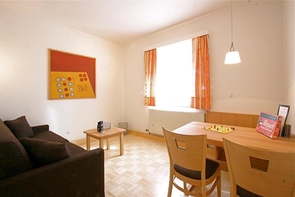 Nikolsdorf Spiele- Und Buchhotel Tschitscher חדר תמונה