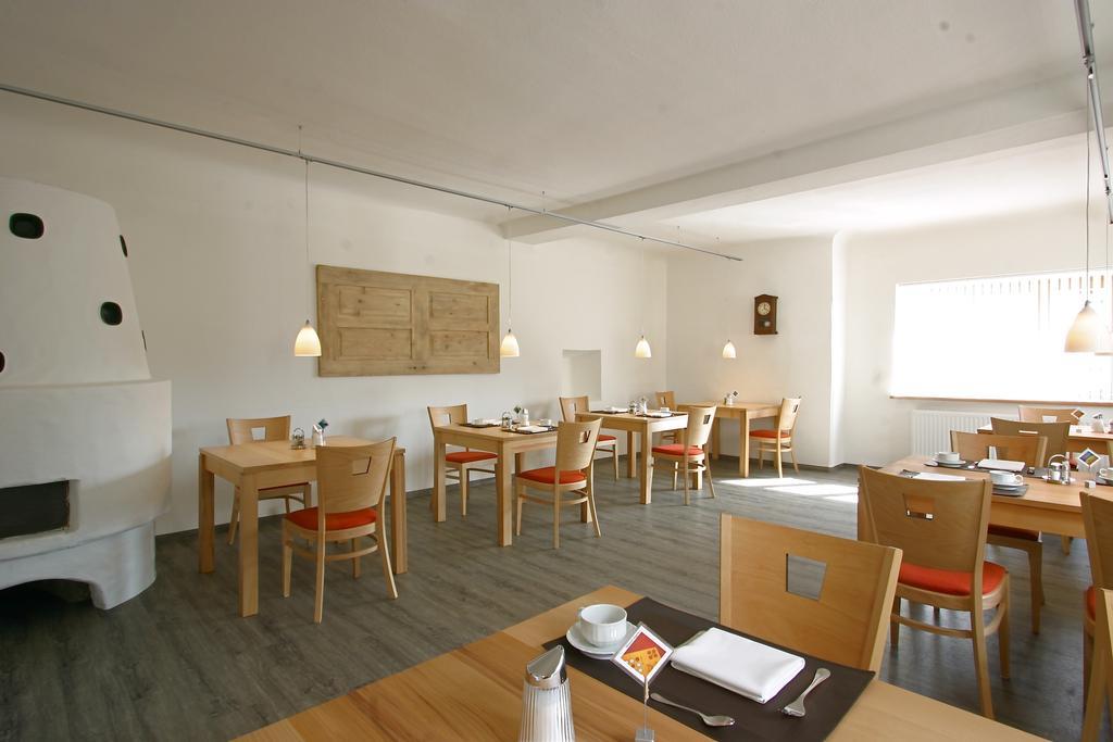 Nikolsdorf Spiele- Und Buchhotel Tschitscher מראה חיצוני תמונה